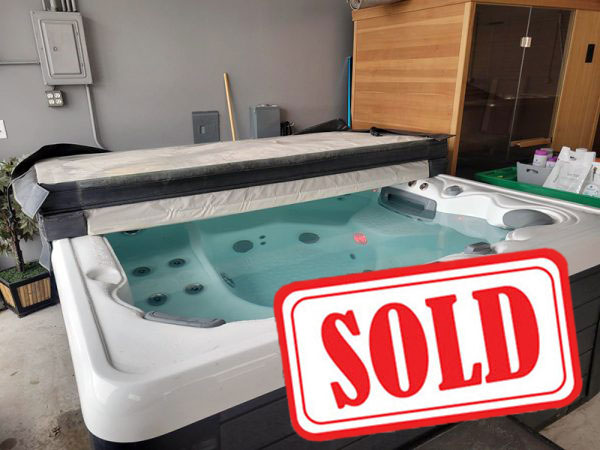 Pre-Owned 2023 Laguna