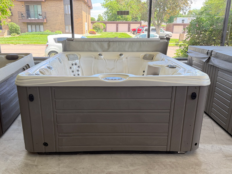 marnique 2015 Front View